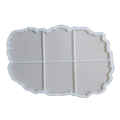 Ein weißes Silikonform für Resin Art (AM572)-Objekt mit einem Kreuz. Markenname: FLEURY