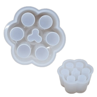 Eine weiße FLEURY-Kunststoffform mit Löchern darin. Produktname: Silikonform für Resin Art (AM748)